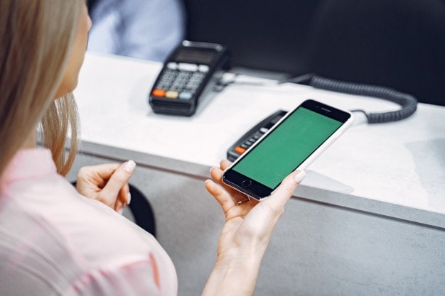 payment transaction with smartphone